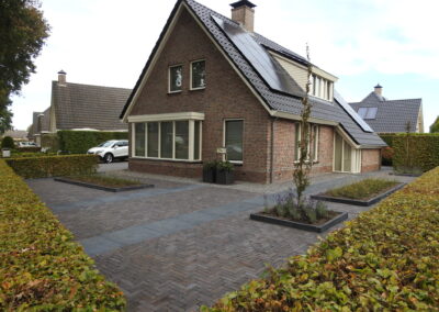 Aanleg voor- en zijtuin, Dwingeloo